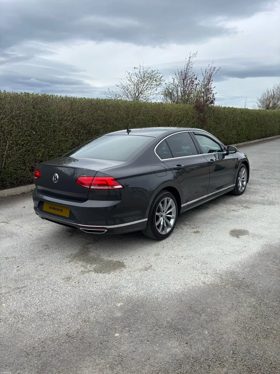 Volkswagen Passat R-LINE - Image 2