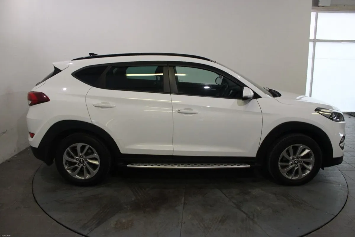 Hyundai Tucson 1.7 D Premium SUNROOF - TENDER 41 - Image 2