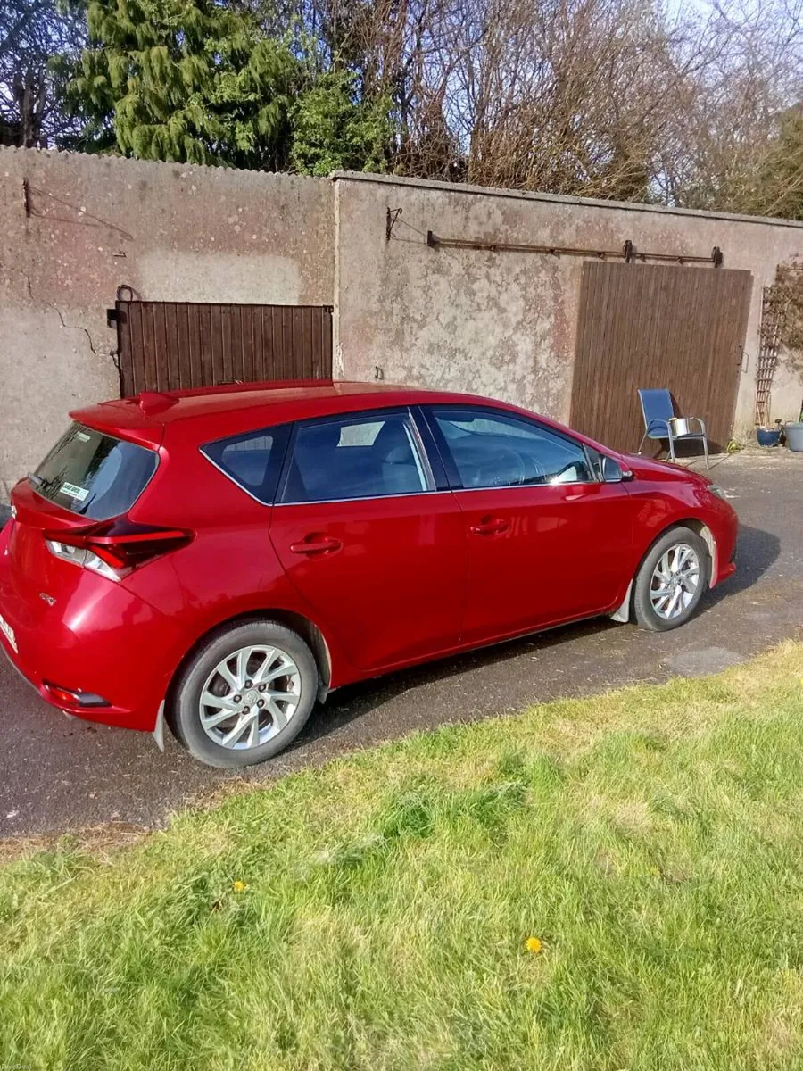 Toyota Auris Luna 1.2 red - Image 3