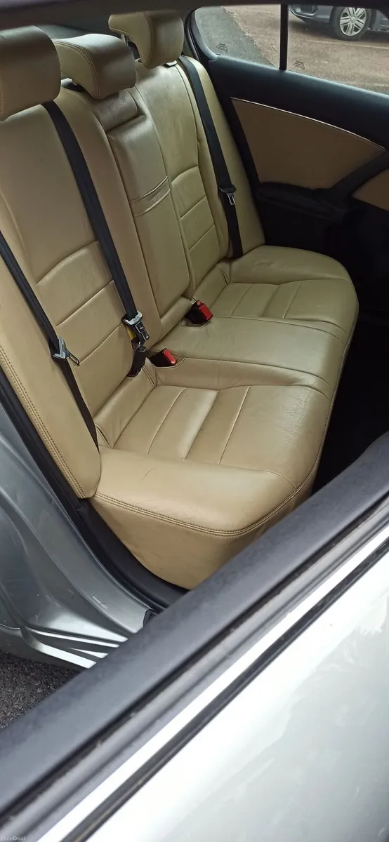 Toyota Avensis 2010 - Image 3