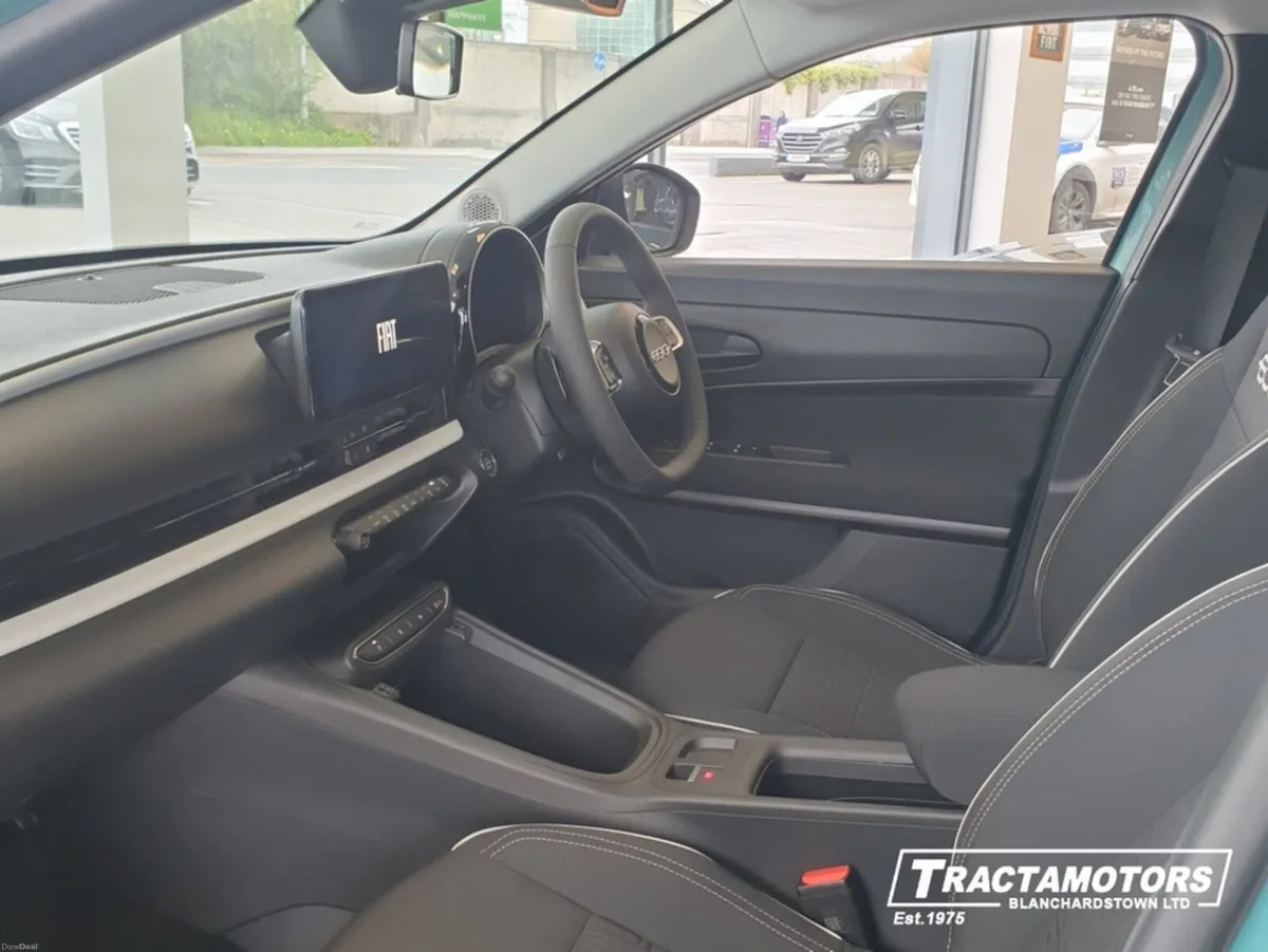 Fiat 600 DOLCE VITA HYBRID 1.2 AUTOMATIC - Image 4