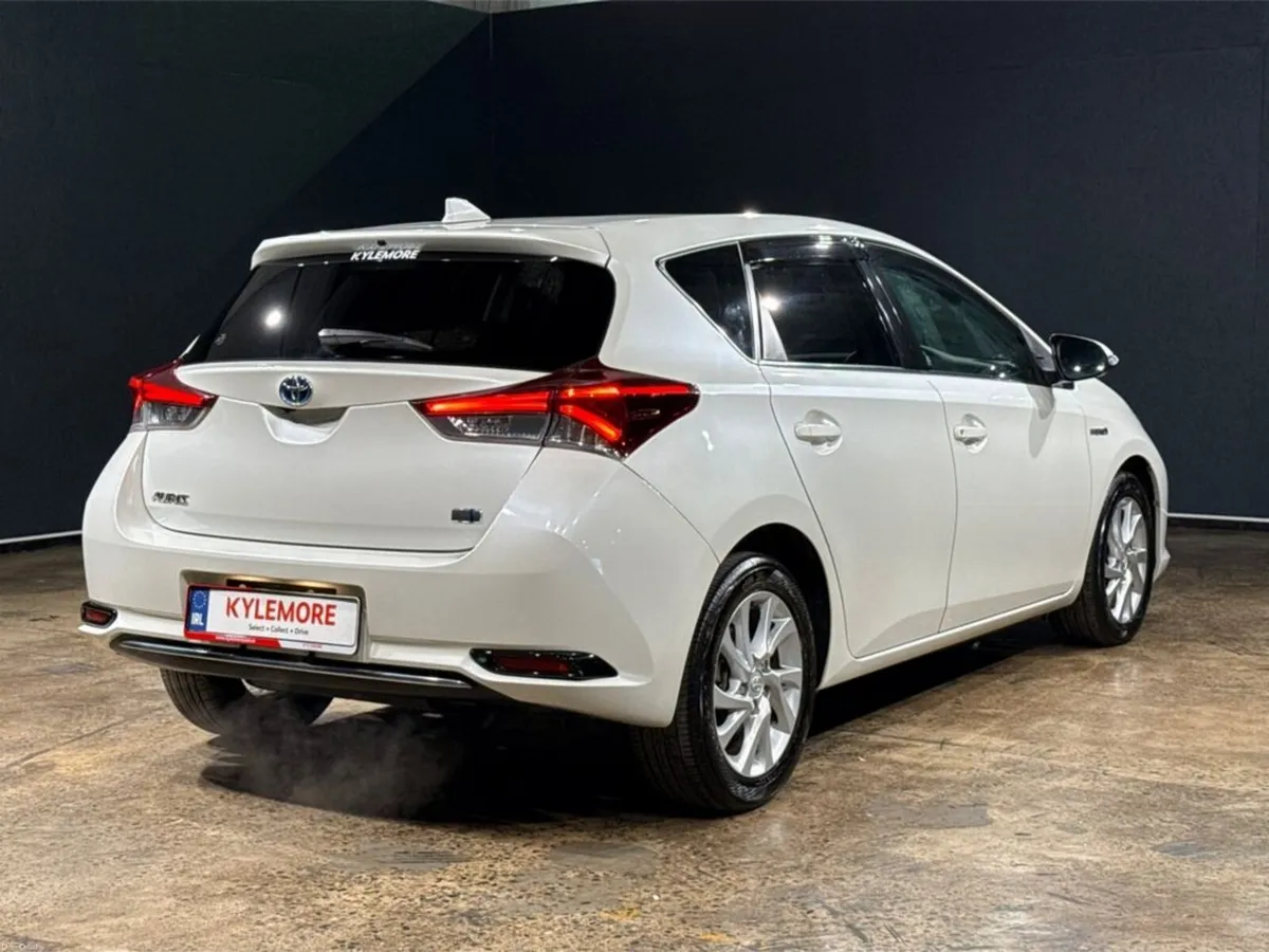 Toyota Auris 1.8L HYBRID - FACTORY ALLOYS - BLACK - Image 4