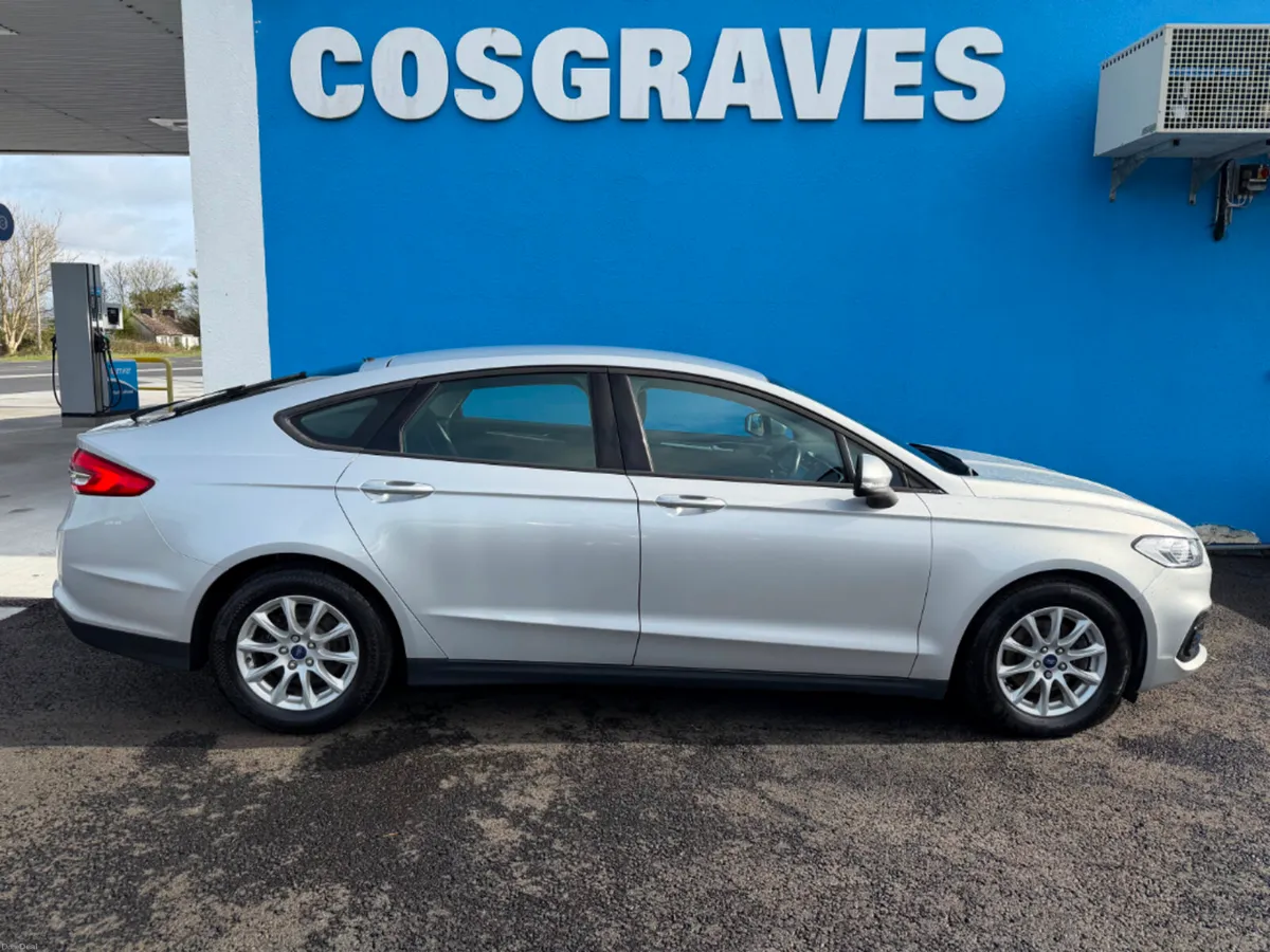 Ford Mondeo Zetec 2.0TD 150BHP * APPLE CAR PLAY / - Image 2