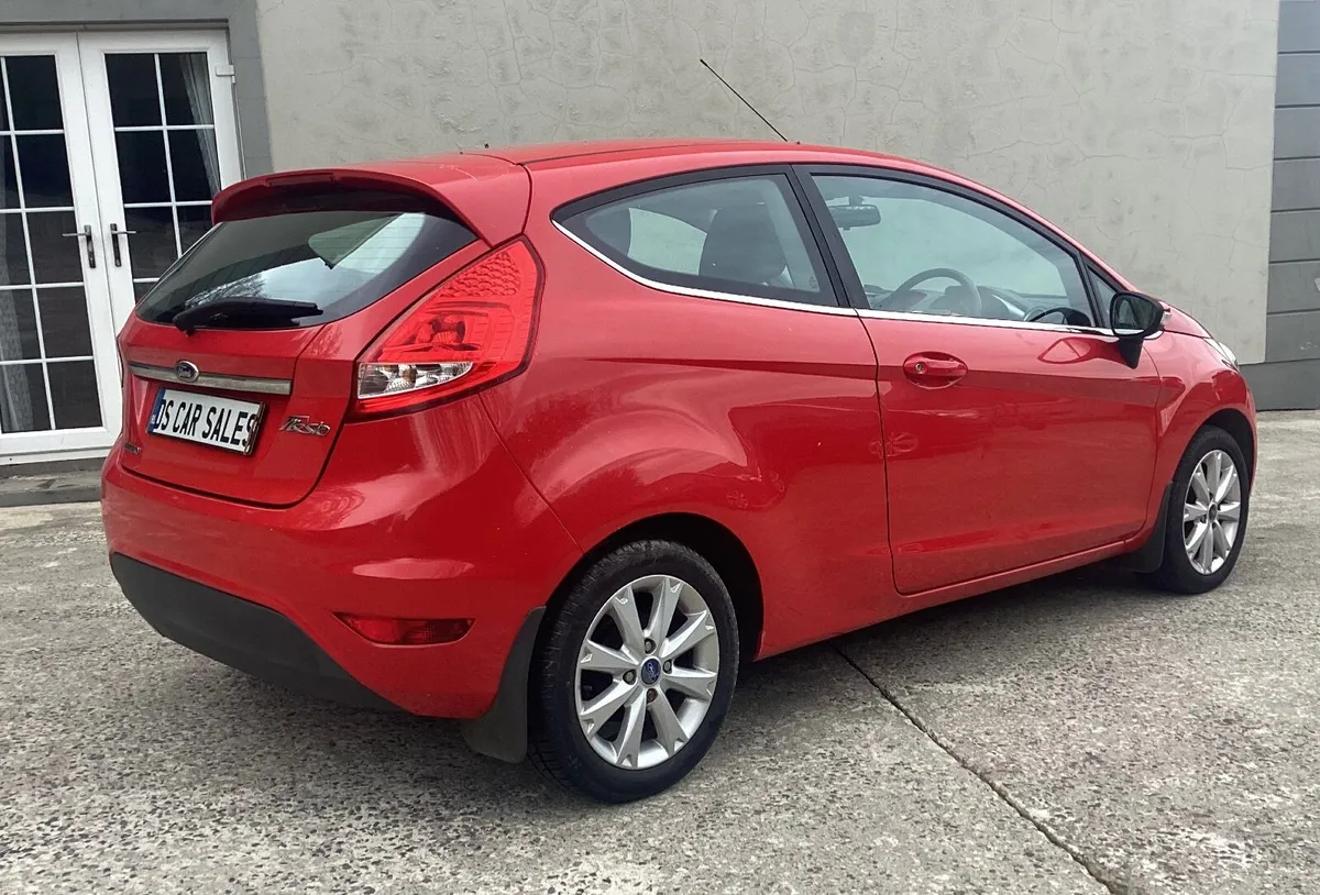 2011 Ford Fiesta 1.2 Zetec 43,000 miles - Image 4