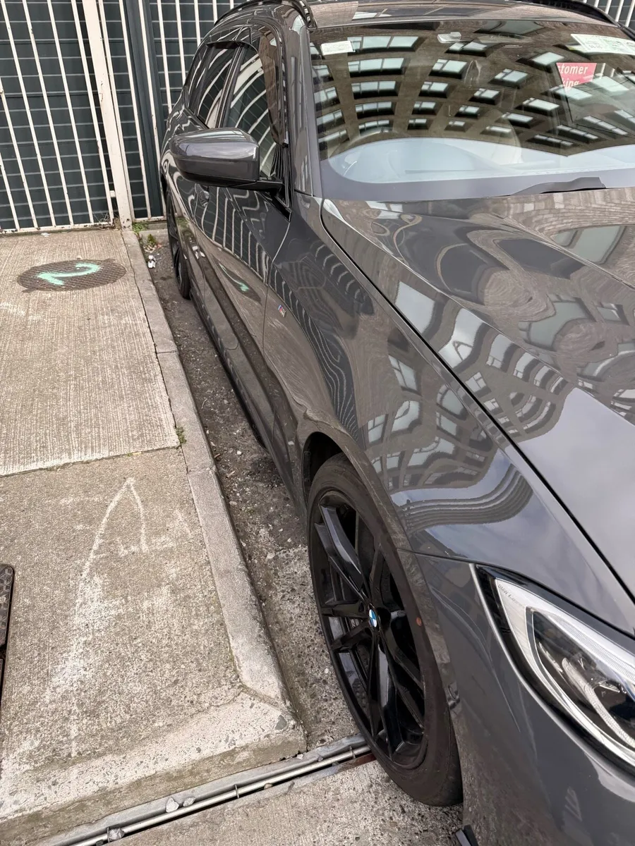 BMW 320d Touring M-Sport X-Drive - Image 2