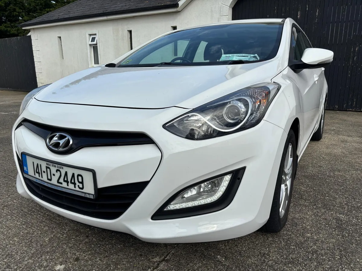 Hyundai i30 Tourer Deluxe   1.6D 2014 - Image 2