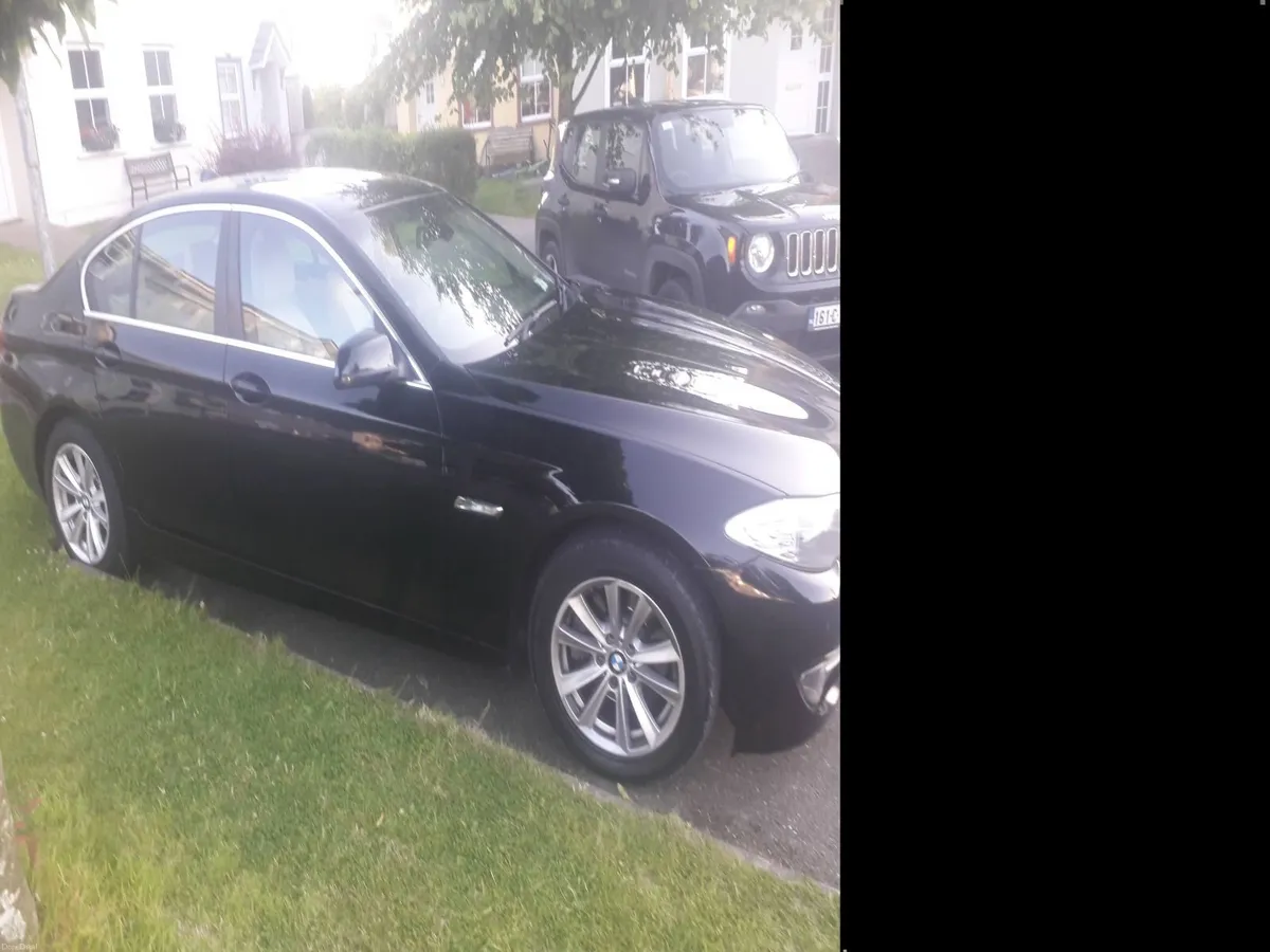 BMW 5-Series 2012 - Image 2