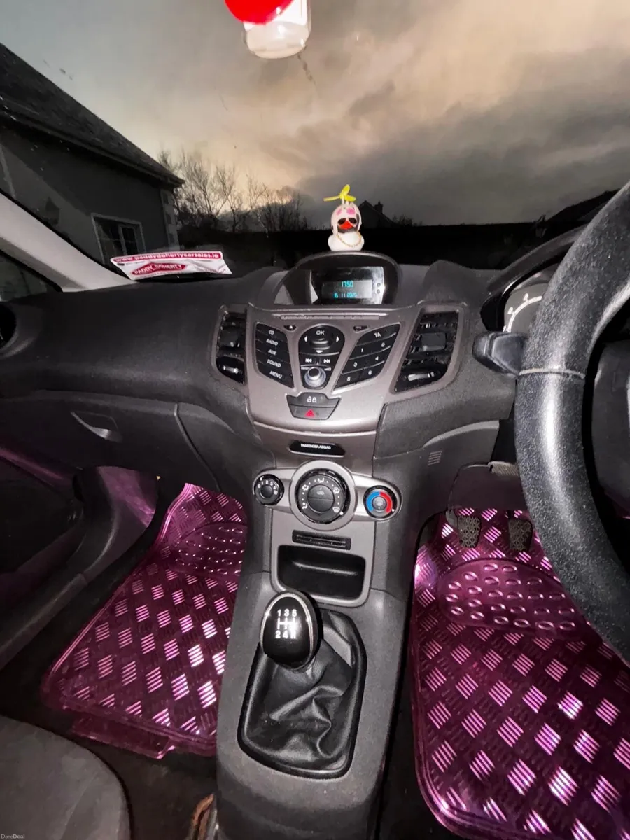 Ford Fiesta 2013 - Image 2