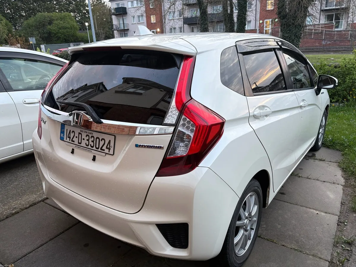 Honda Fit Hybrid - Low mileage - AA/Apple Carplay - Image 2