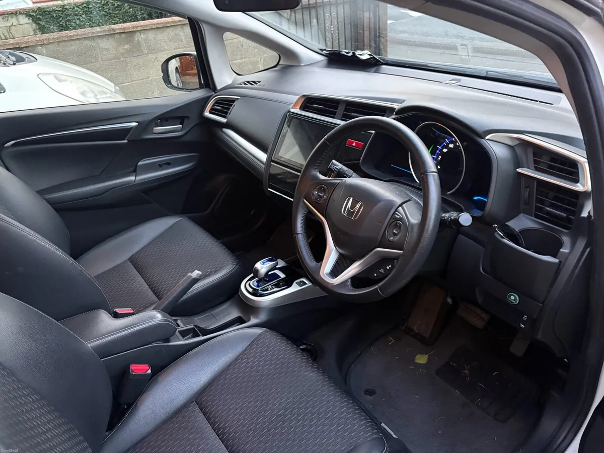 Honda Fit Hybrid - Low mileage - AA/Apple Carplay - Image 4