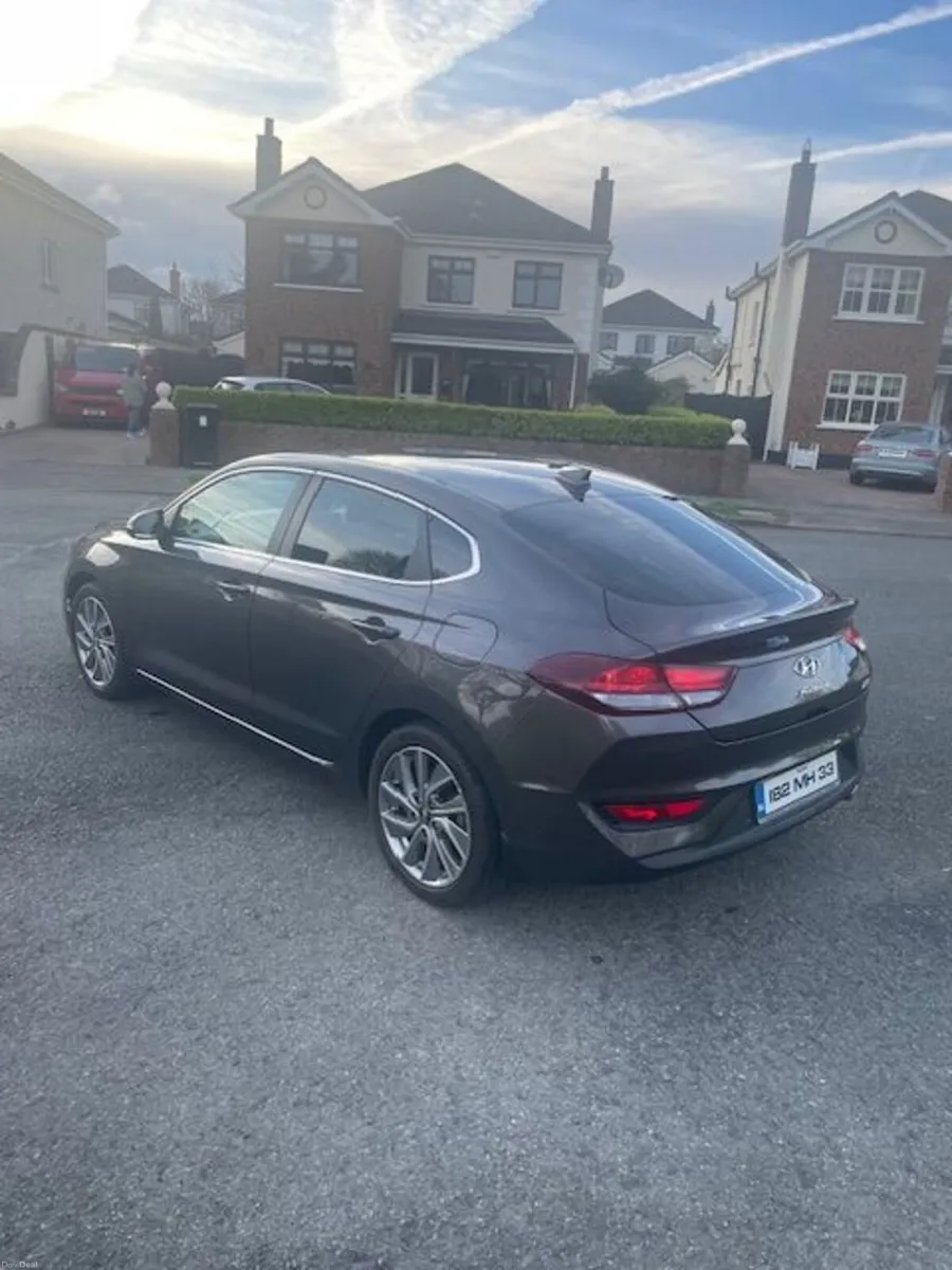 Hyundai i30 Fastback 2018 - Image 4