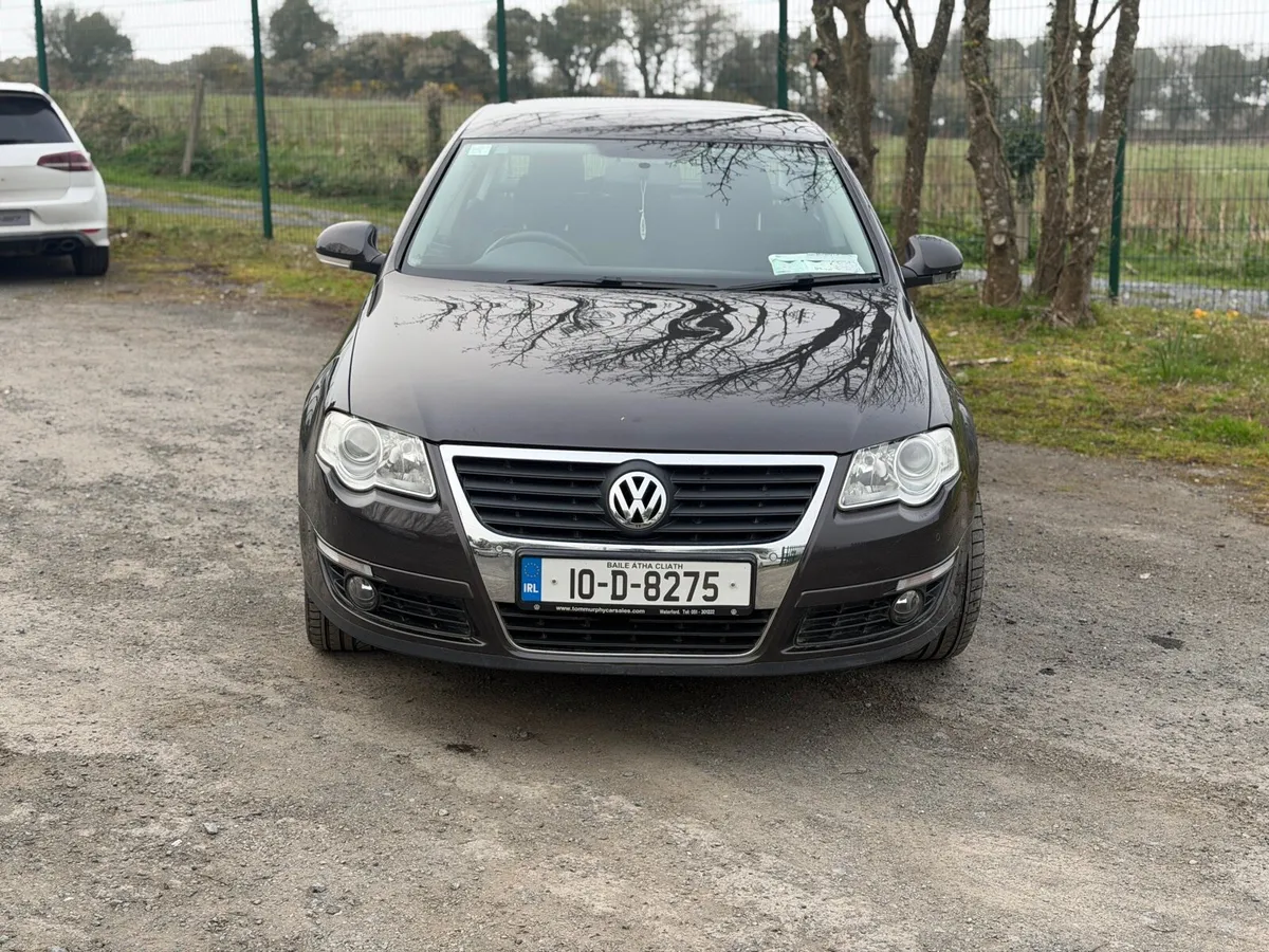 2010 Volkswagen Passat LOW MILES - Image 2