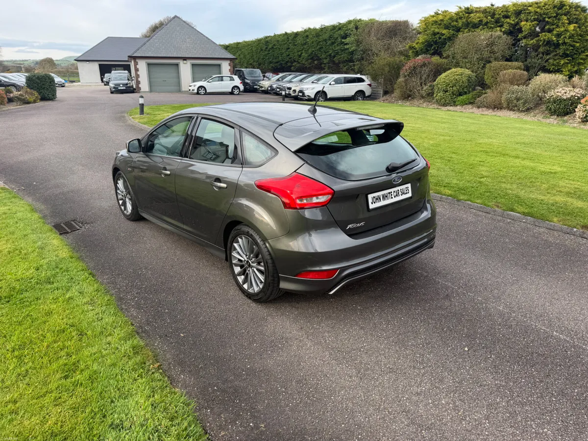 Ford Focus St - line 120 bhp - Image 3