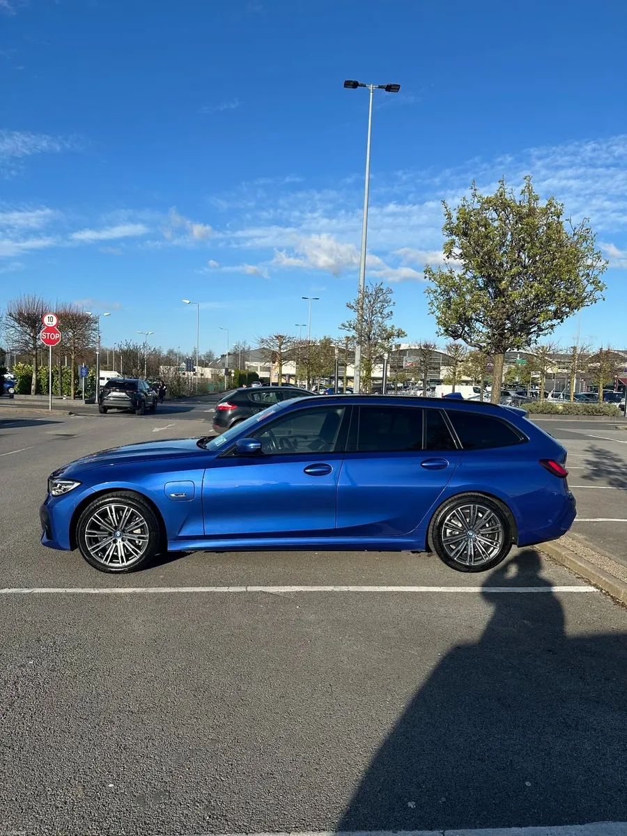 221 BMW 330e Touring M Sport (G21) - BMW Warranty - Image 3