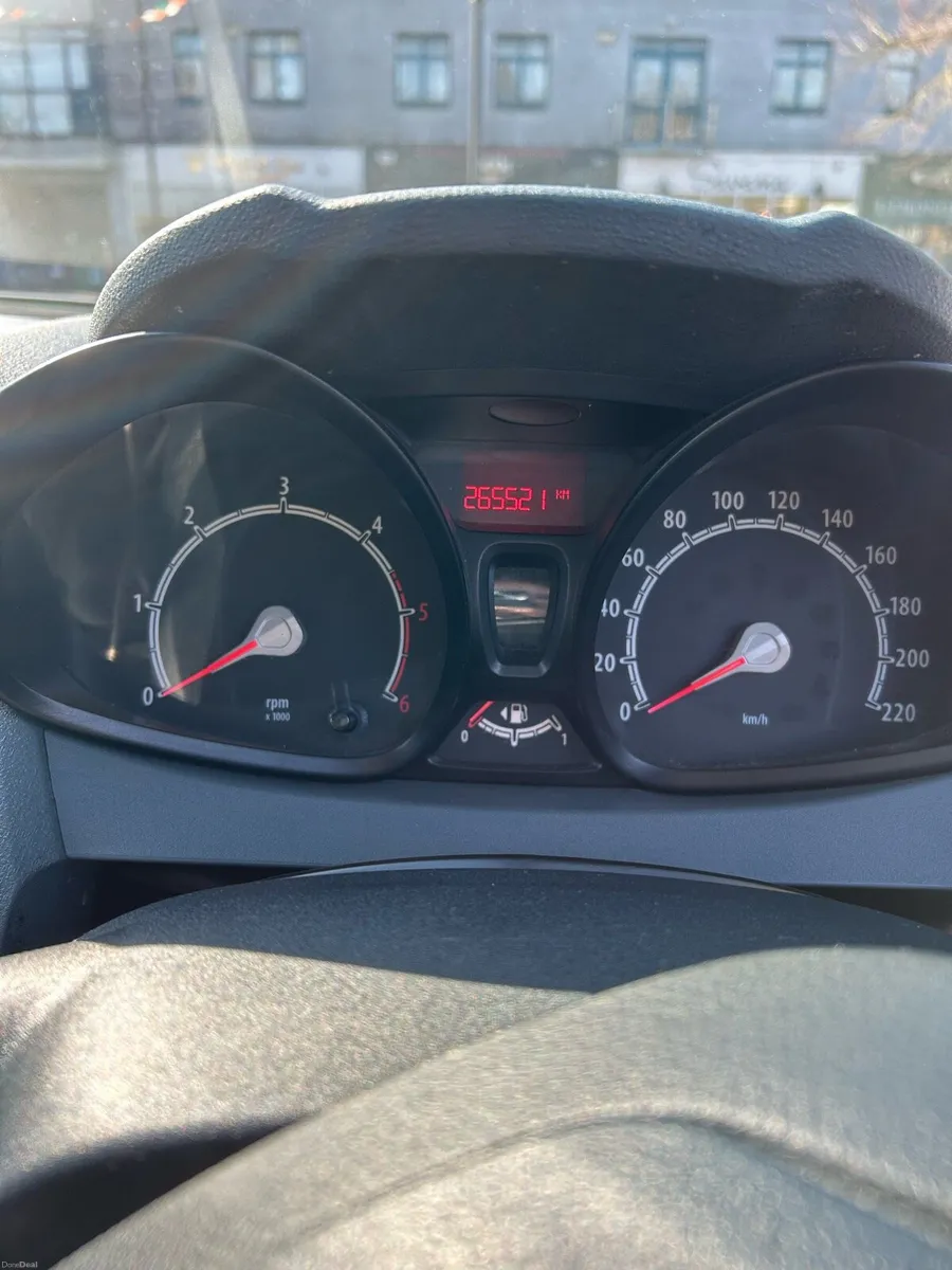 2010 Ford Fiesta READ ADD - Image 4