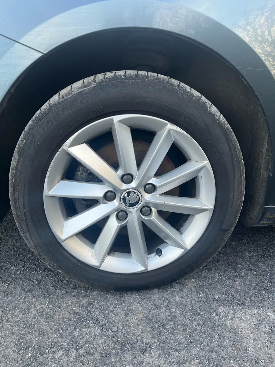 2014 Skoda Superb Estate - Image 3