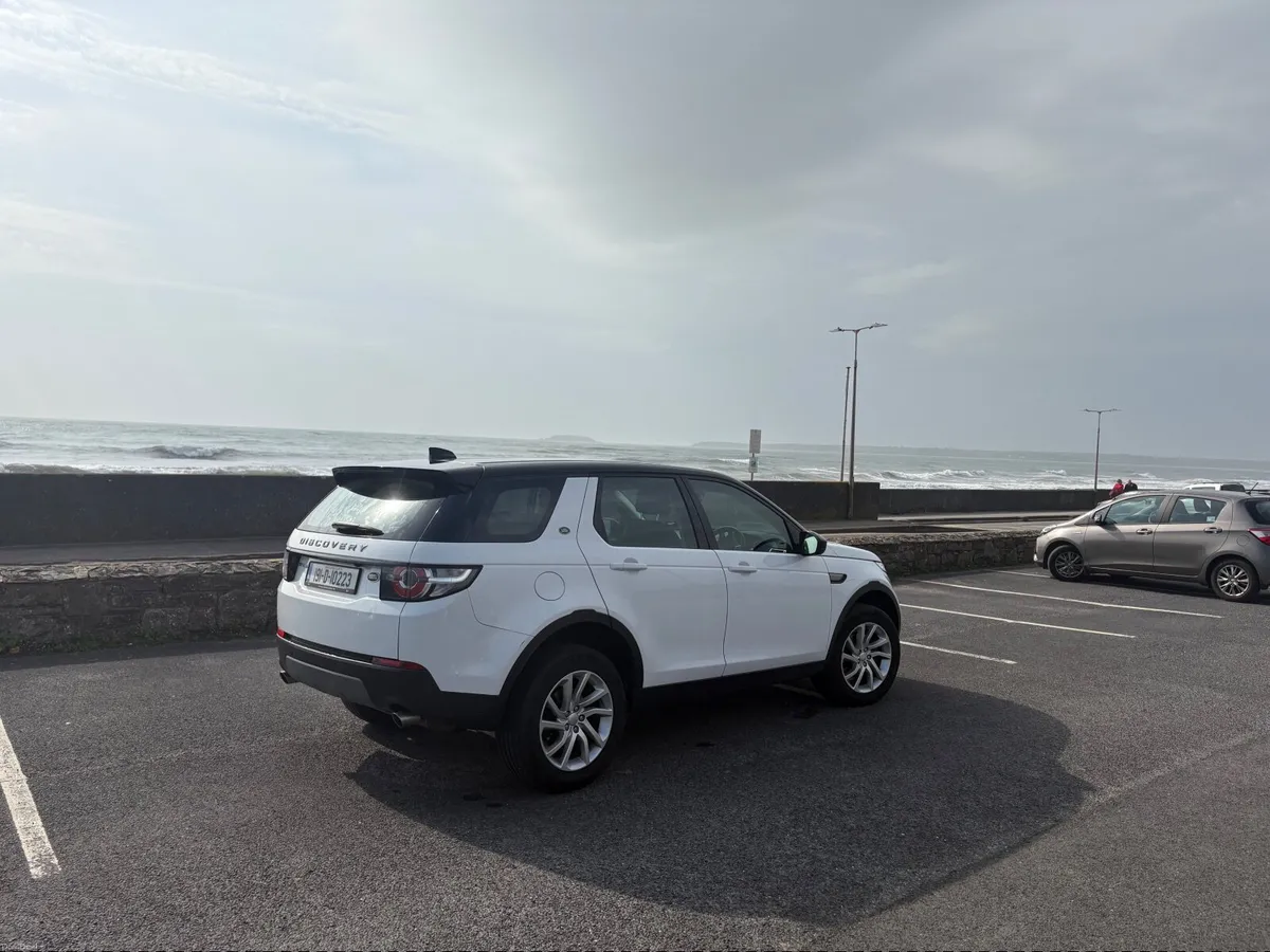 Land Rover Discovery Sport 2019 SE - Image 3