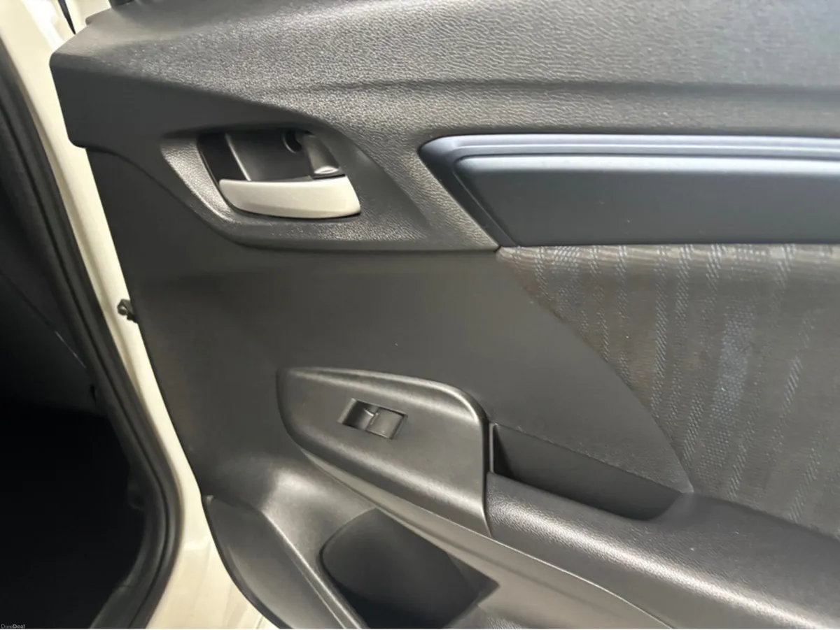 Honda Shuttle Push Start Self Charging Hybrid 5DR - Image 3