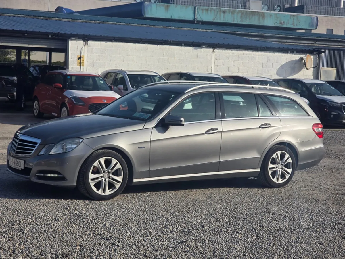 Mercedes-Benz E-Class E220 CDI BLUE EFFICIENCY EXE - Image 3