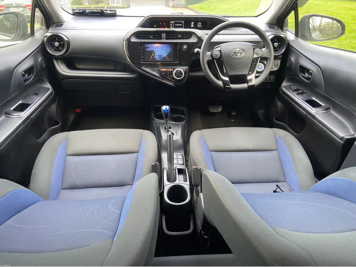 Toyota Aqua DAA-NHP10 5DR AUTO - Image 3