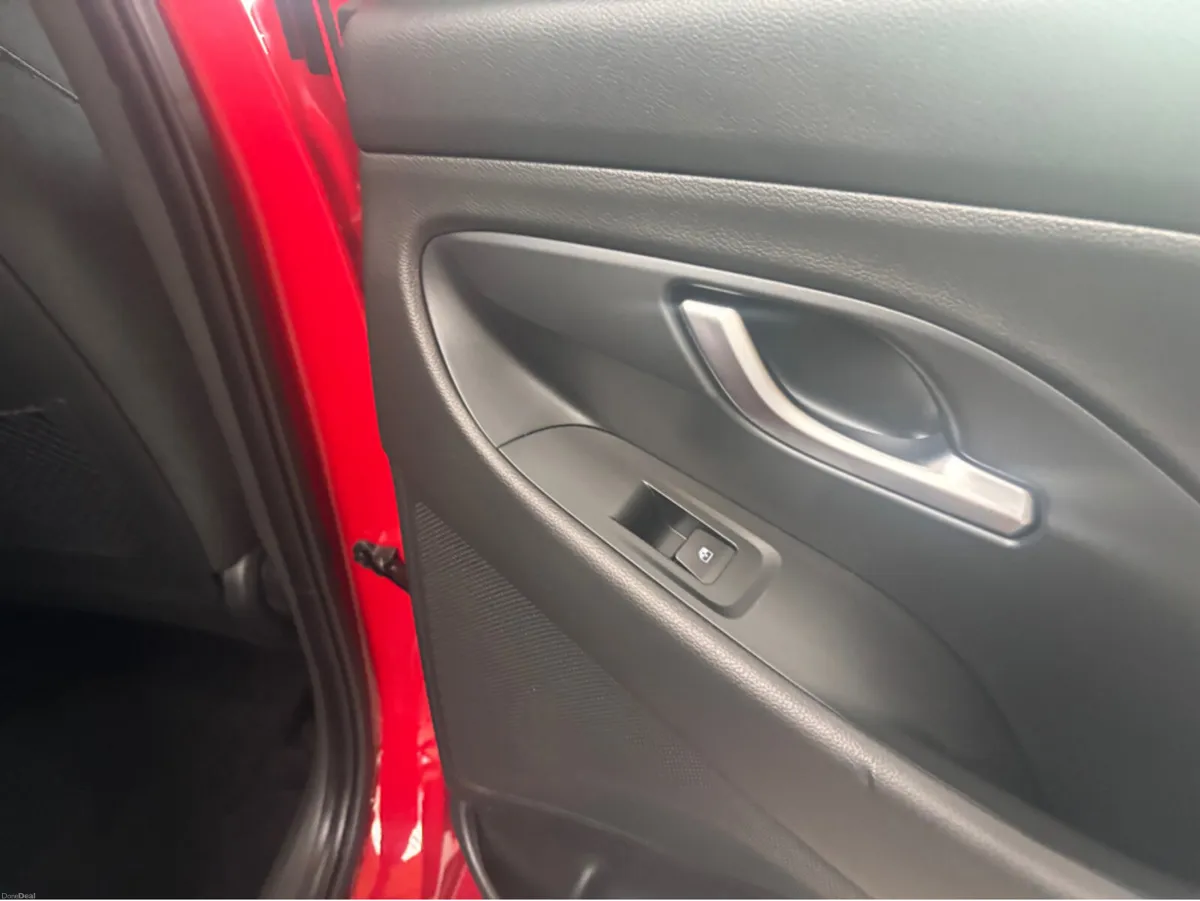 Hyundai i30 I 30 NLINE 5DR PETROL - Image 4