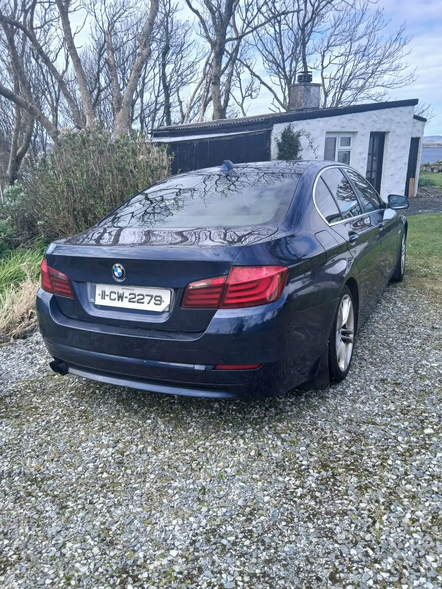 BMW 5-Series 2011 - Image 2