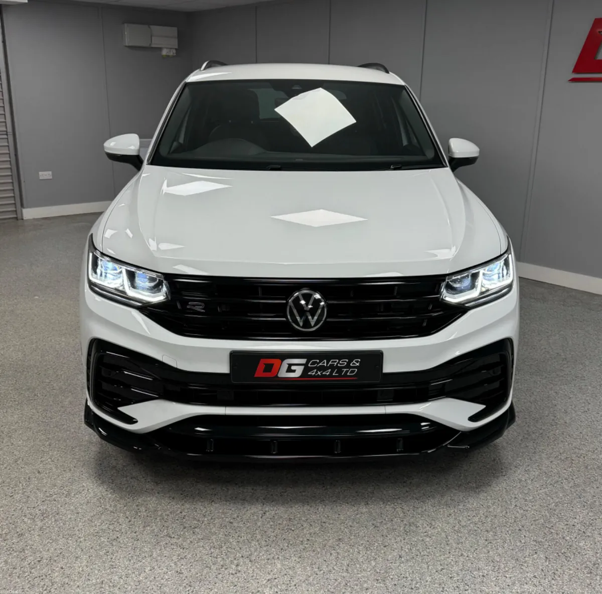 2022 Volkswagen Tiguan 1.4 TSI R Line DSG Auto - Image 2