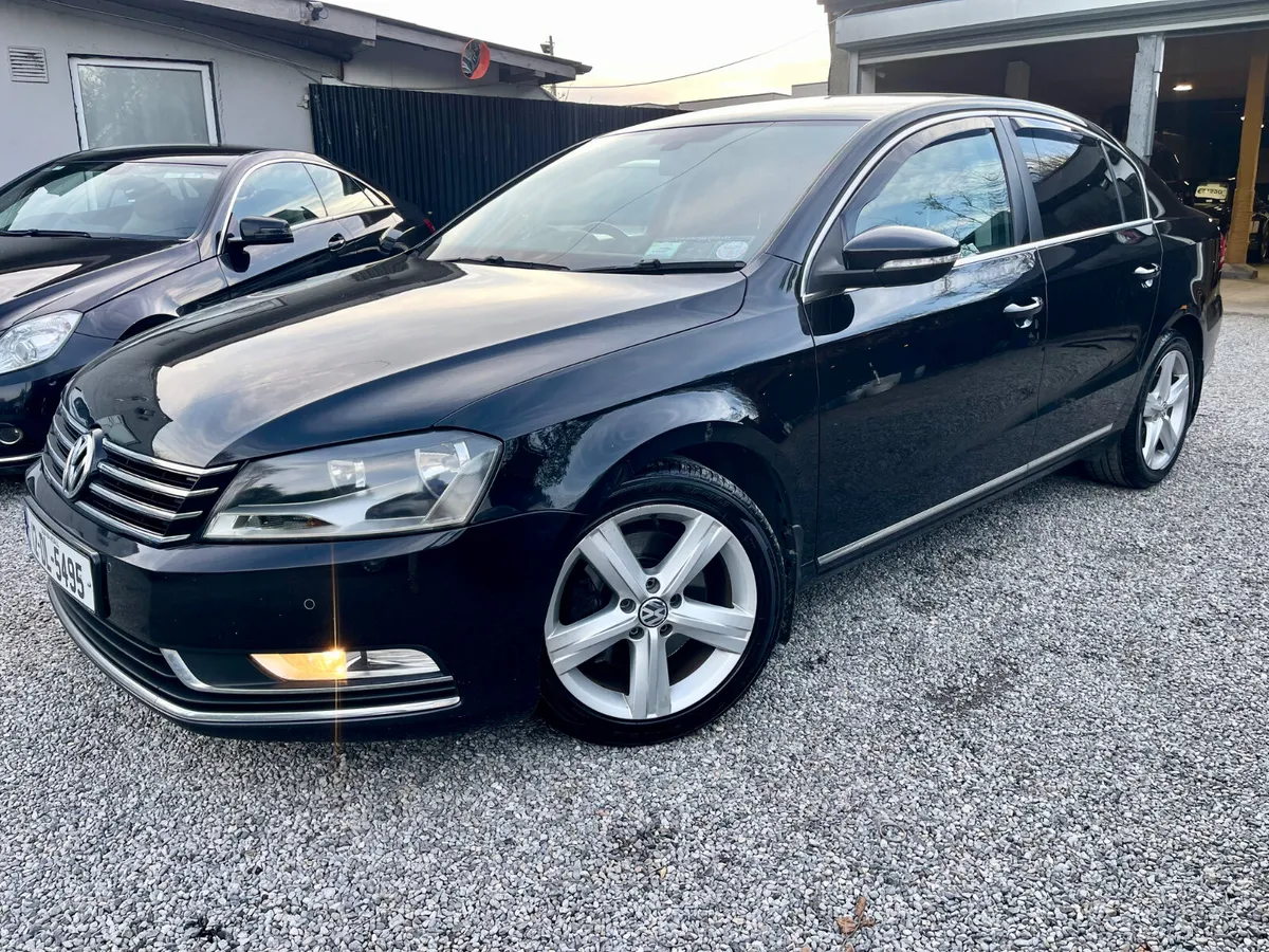 12 Volkswagen Passat 2.0 TDI Comfortline Bluemotio - Image 1