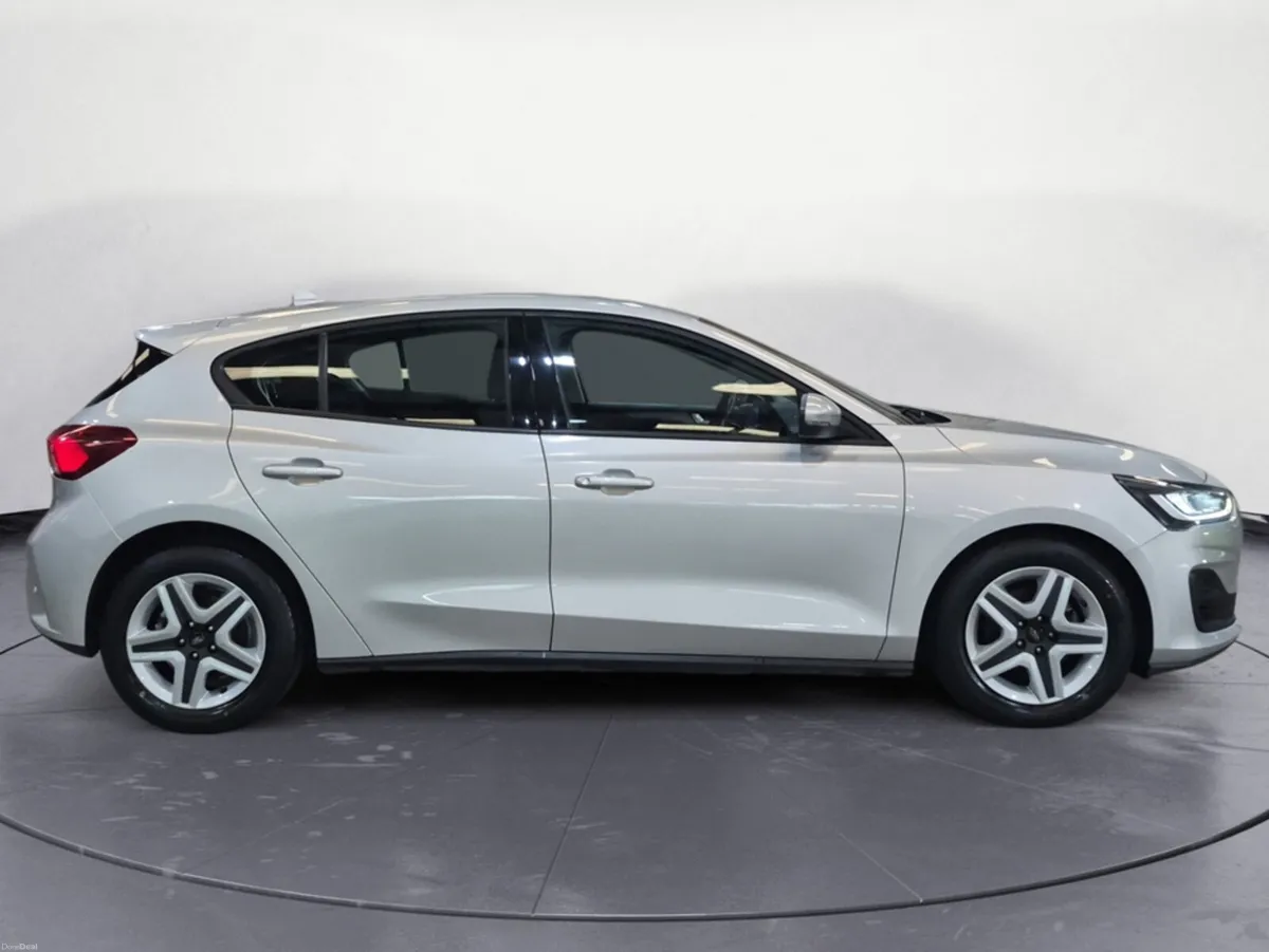 Ford Focus CONNECTED 5DR 1.5 TD 120 S6 S6.2 A8 - Image 4