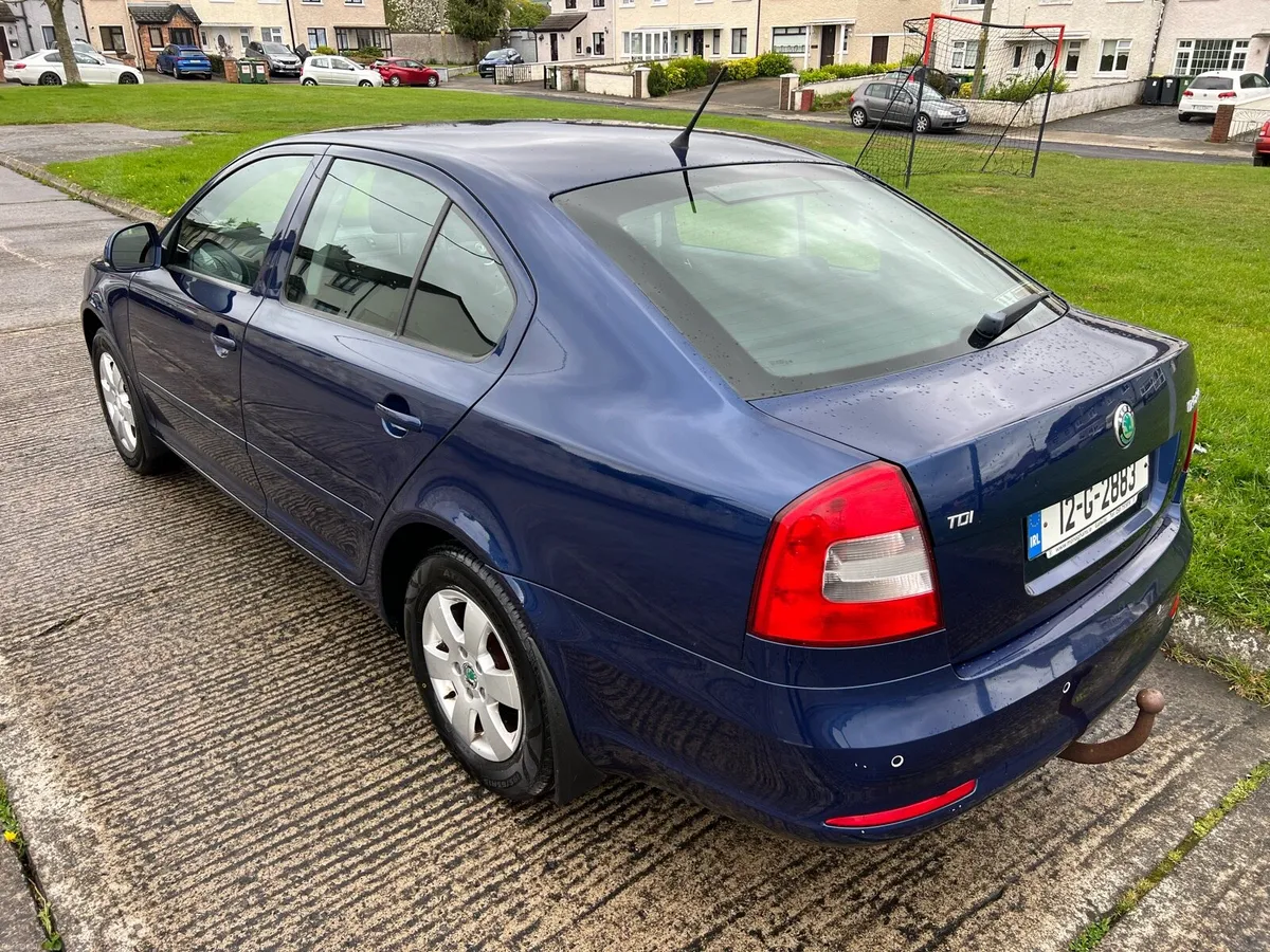 Skoda Octavia 1.6 TDI ONLY 119km 1 owner - Image 4