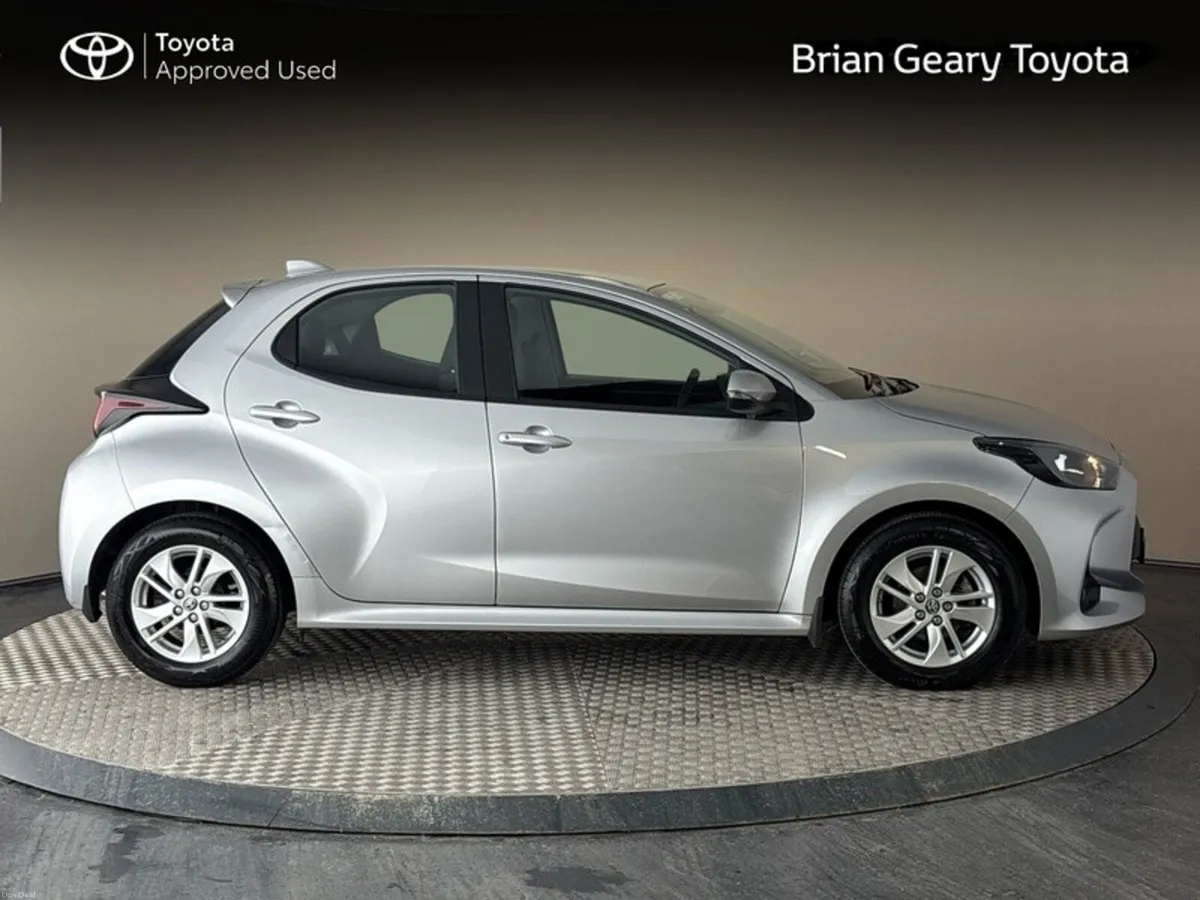 Toyota Yaris 1.5 LUNA Manual - Image 3