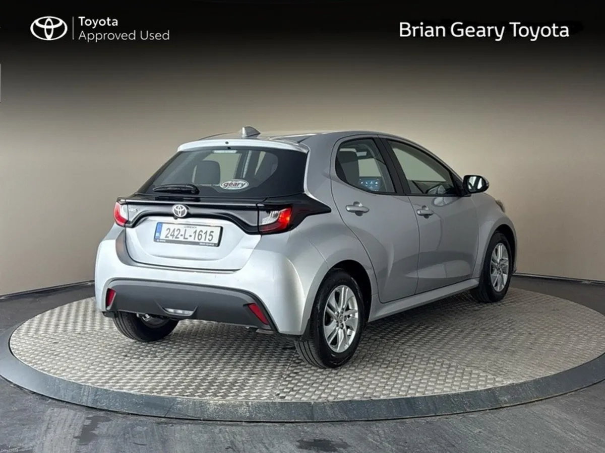 Toyota Yaris 1.5 LUNA Manual - Image 2