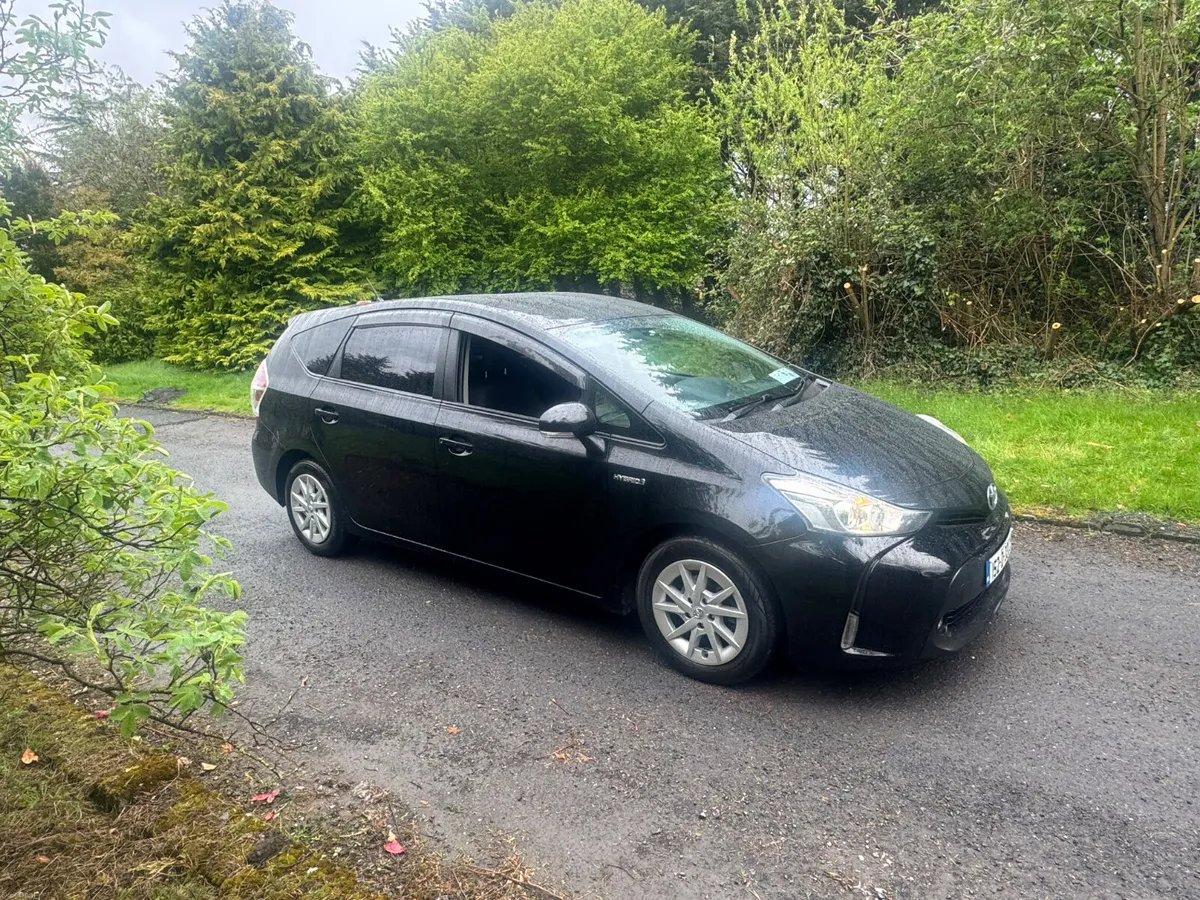 15 TOYOTA PRIUS ALPHA 1.8 HYBRID - Image 1