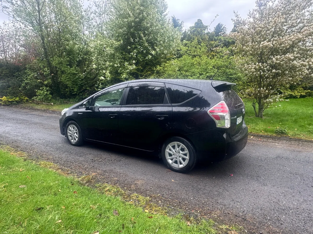 15 TOYOTA PRIUS ALPHA 1.8 HYBRID - Image 3