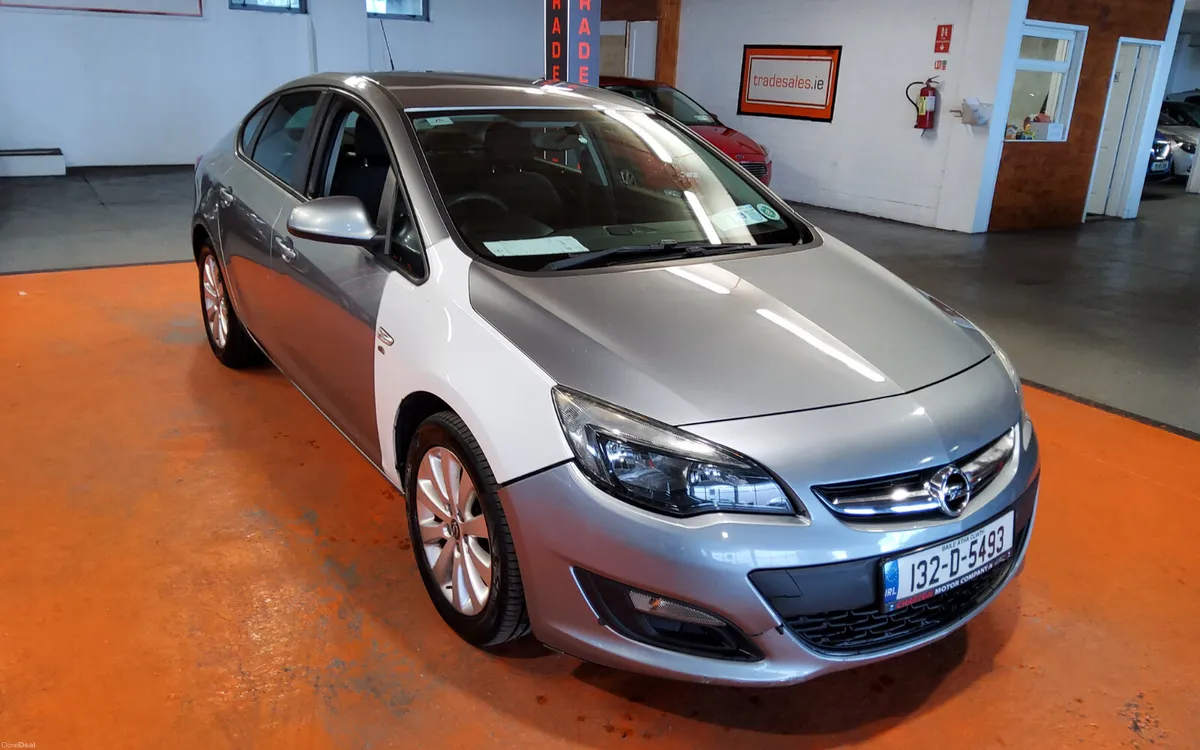 Opel Astra 2013 - Image 1