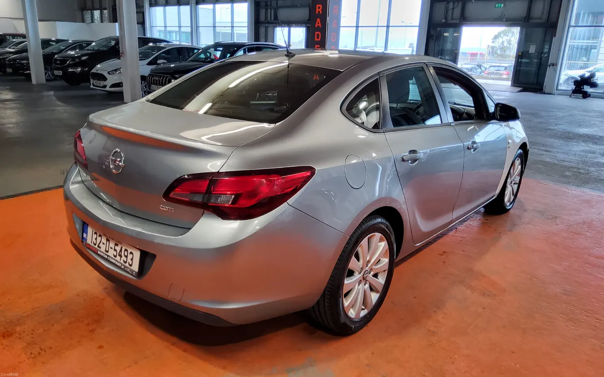 Opel Astra 2013 - Image 4