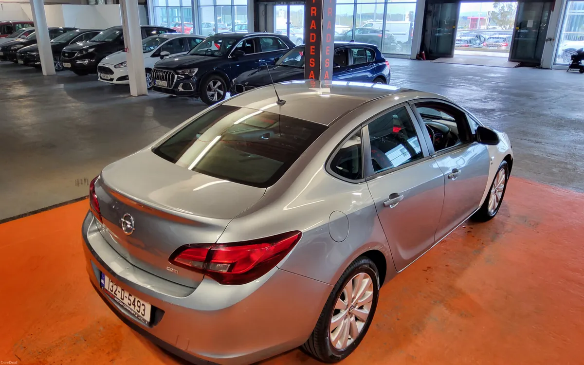 Opel Astra 2013 - Image 3