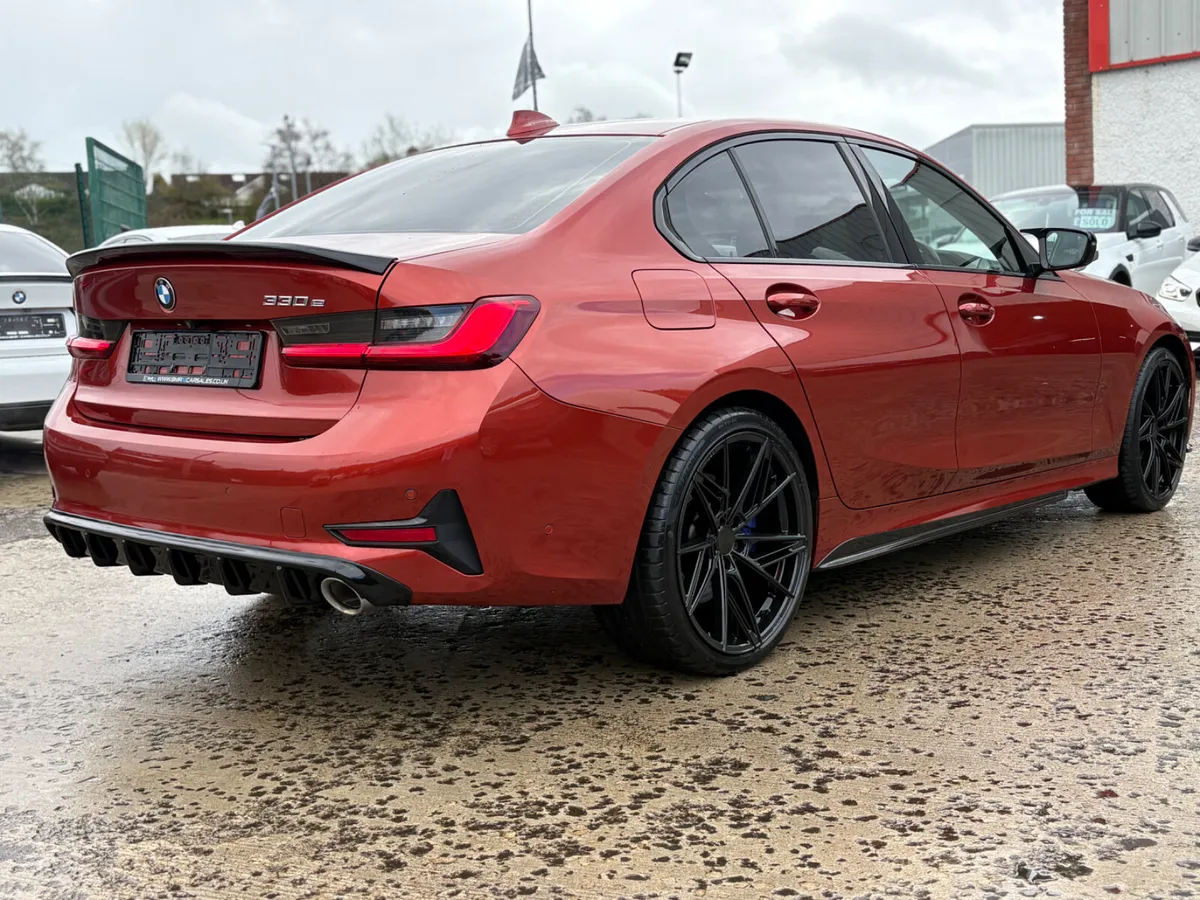 2019 BMW 330 AUTO HYBRID - Image 4
