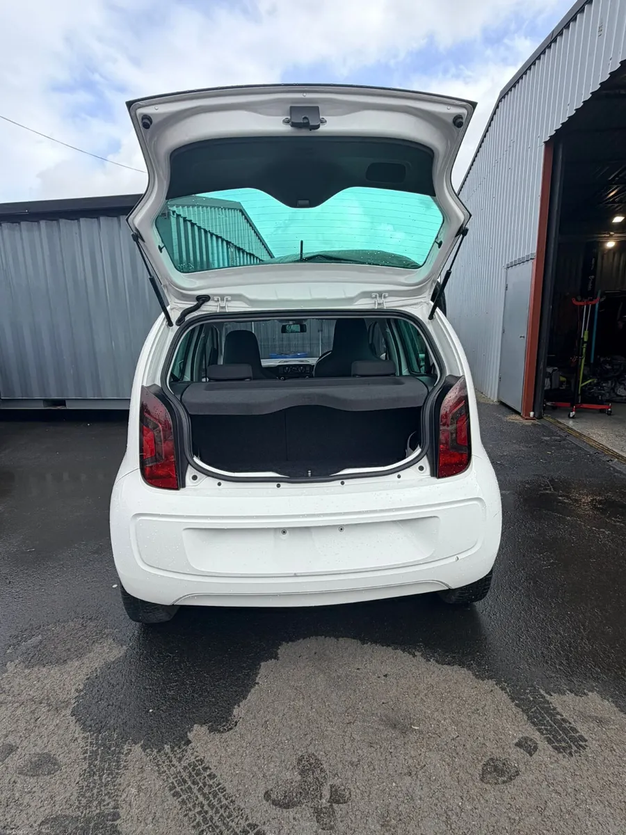 2014 Volkswagen up - Image 4