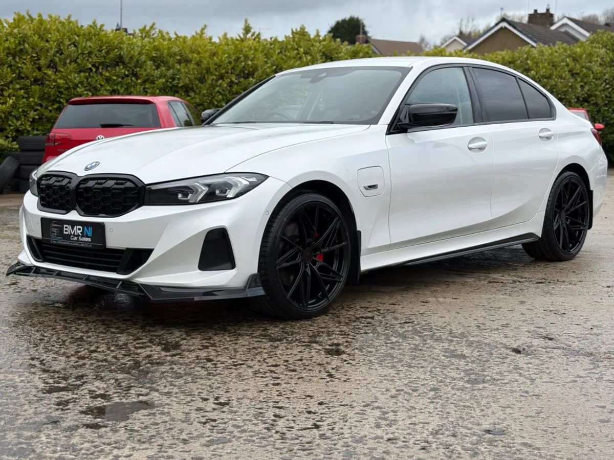 2023 BMW 330 AUTO HYBRID LCI - Image 3