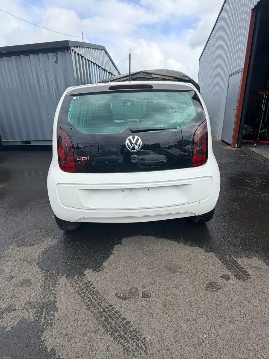 2014 Volkswagen up - Image 3