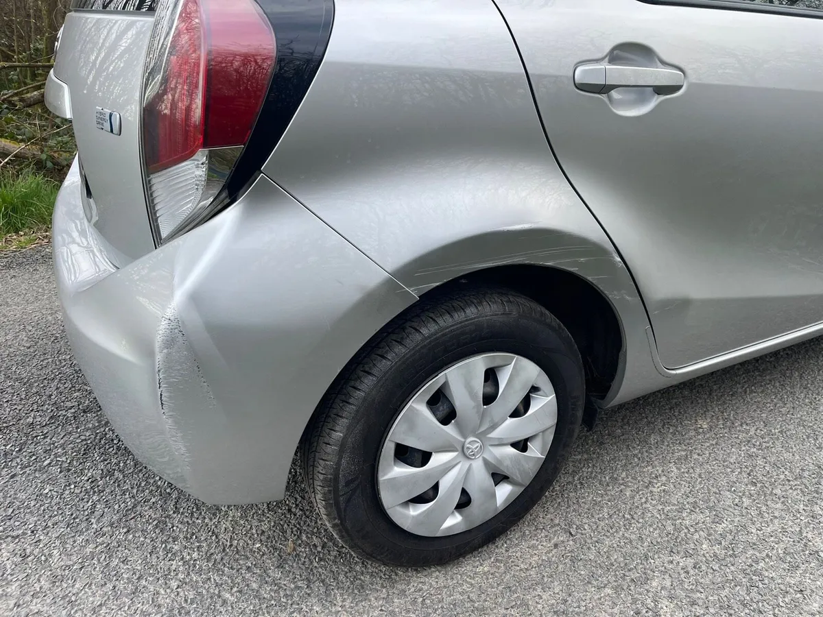 2016 Aqua 1.5 Hybrid - Image 4