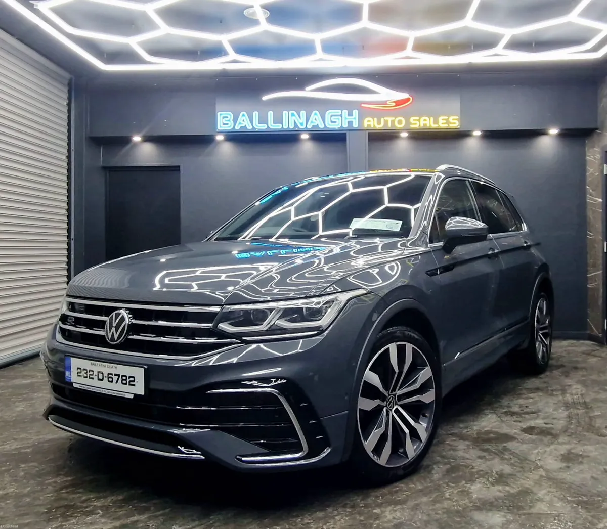 VOLKSWAGEN TIGUAN 2.0 TDI 150HP R-Line Automatic - Image 1