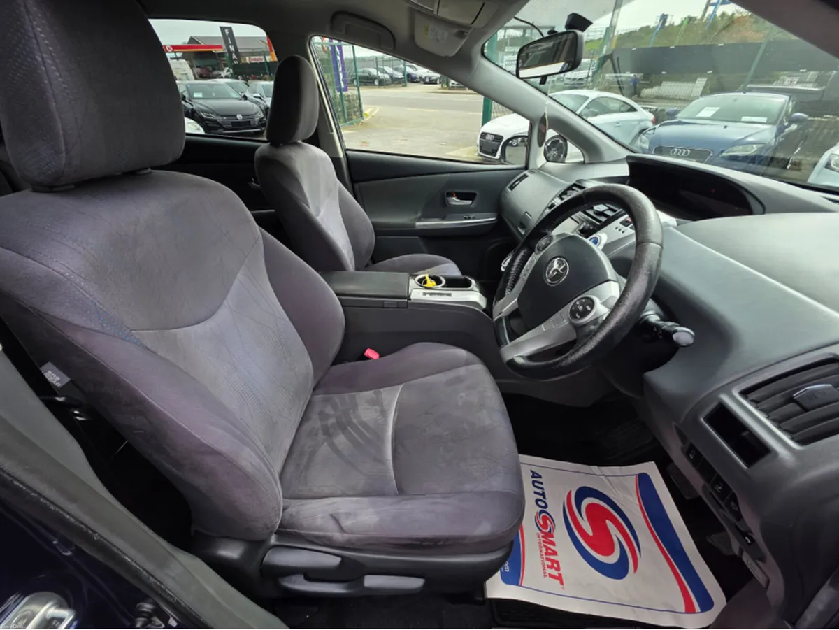 Toyota Prius 7 SEATER FAMLY MPV 1.8  AUTOMATIC - A - Image 4