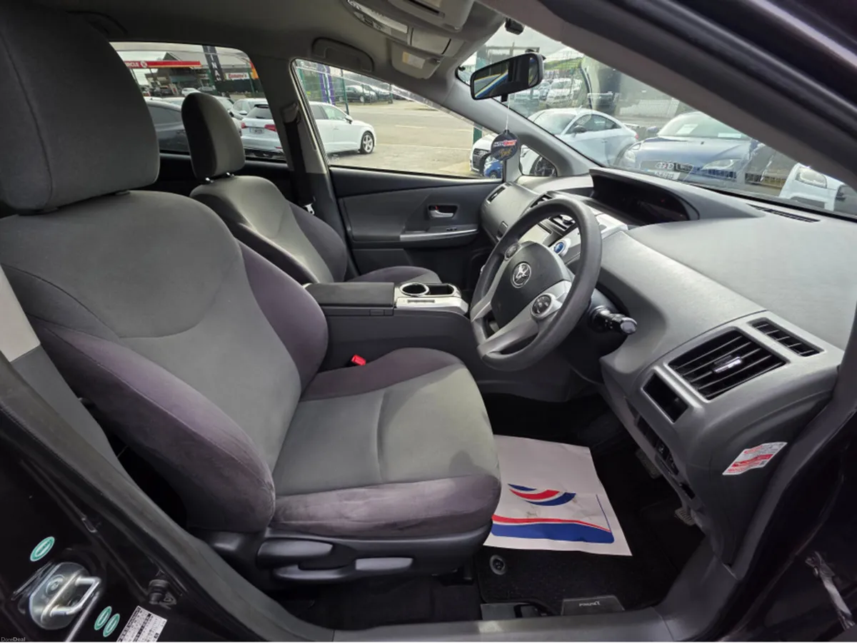 Toyota Prius 7 SEATER FAMLY MPV 1.8  AUTOMATIC - - Image 5