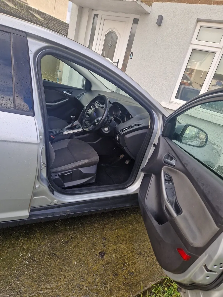 Ford Focus 2012 - Image 2