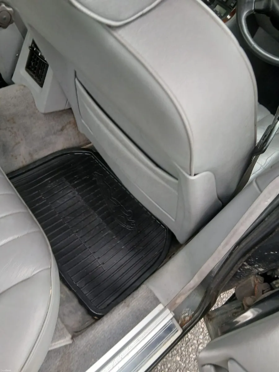 Jaguar XJ40 1990 - Image 3