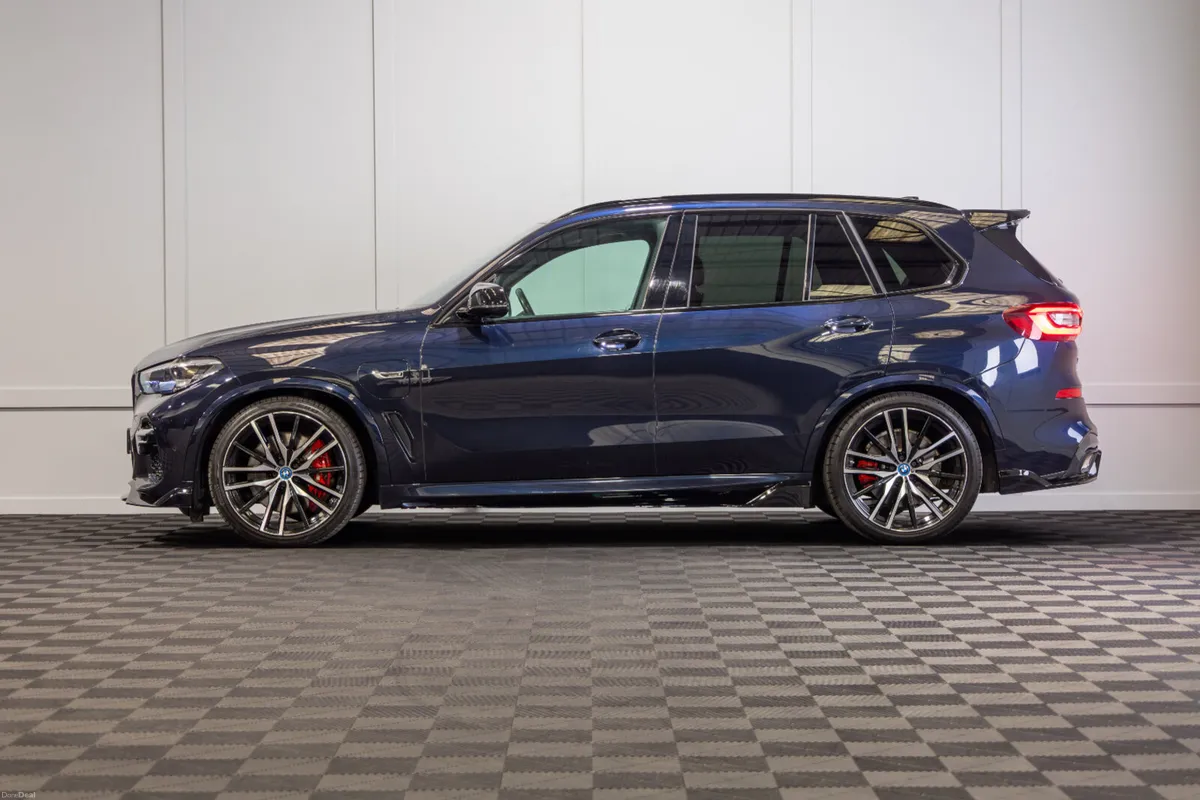 2022 BMW X5 X-Drive 45e M-Sport - Image 3