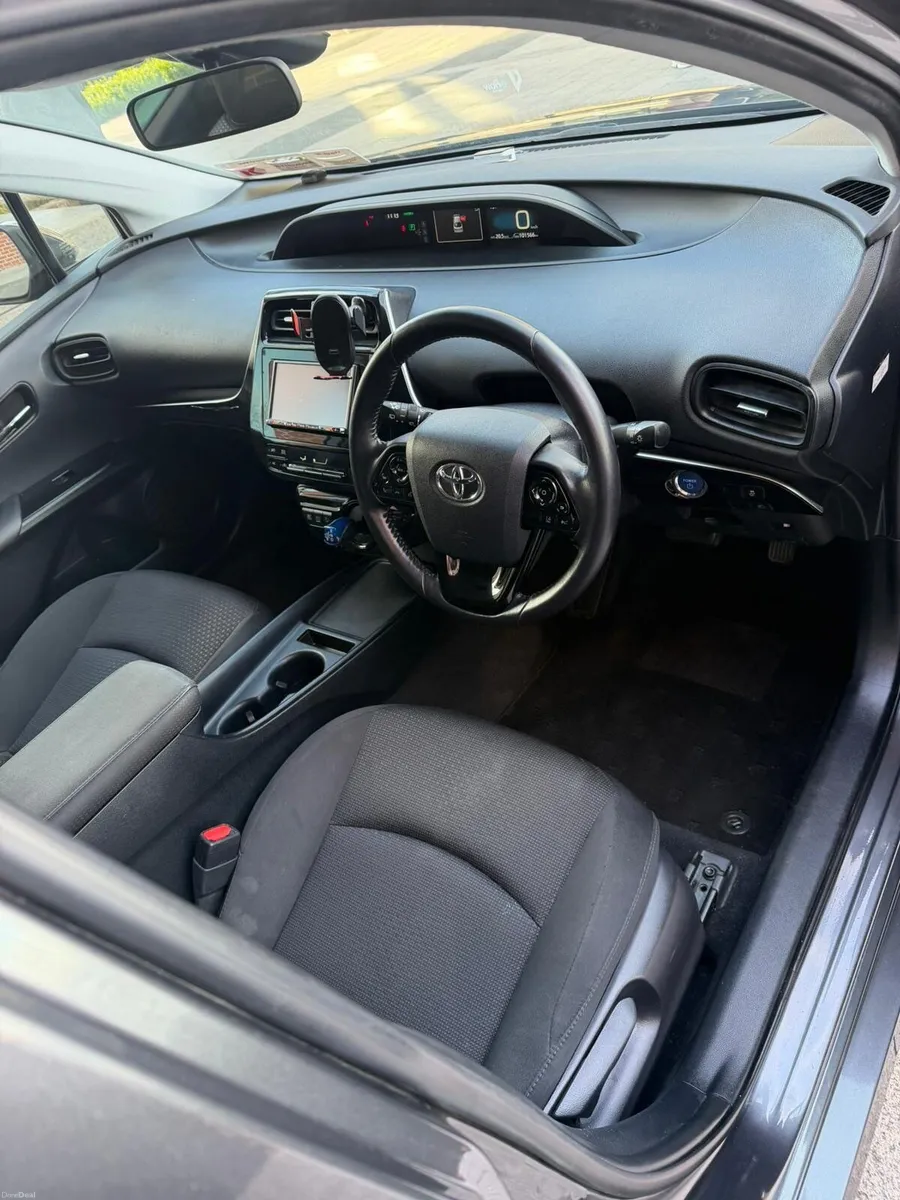 Toyota Prius 2019 - Image 2