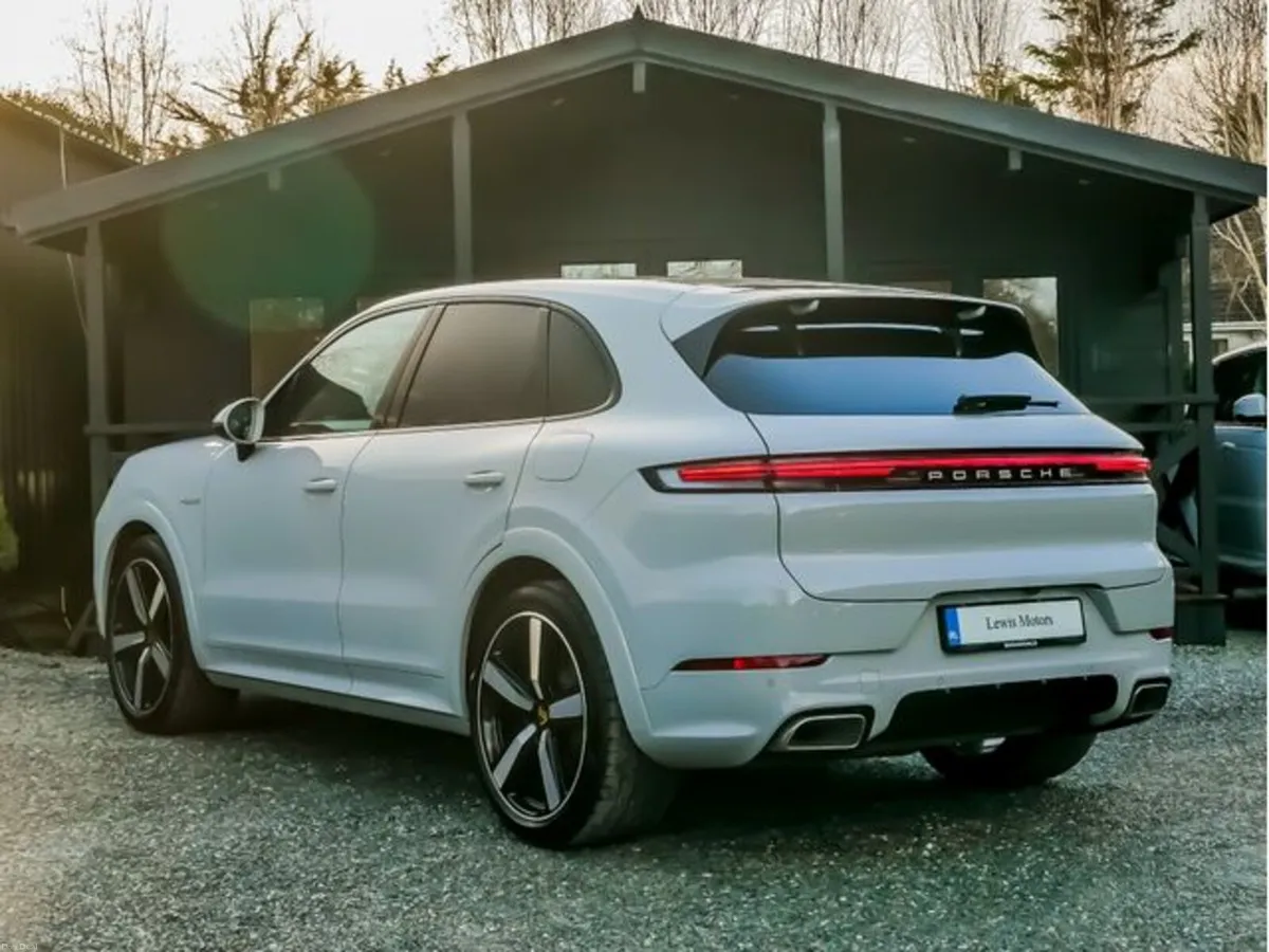 Porsche Cayenne V6 E-HYBRID 470BHP, HIGH SPEC, REA - Image 3